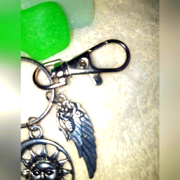 🆕️Boutique Celestial Sun/Moon Angel Wing with Rose's Believe Tag Keychain - Picture 3 of 4